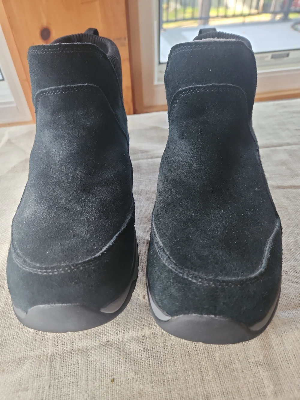 Womens 8 Black Slip-On Suede LlBeanBoot-Sneakers